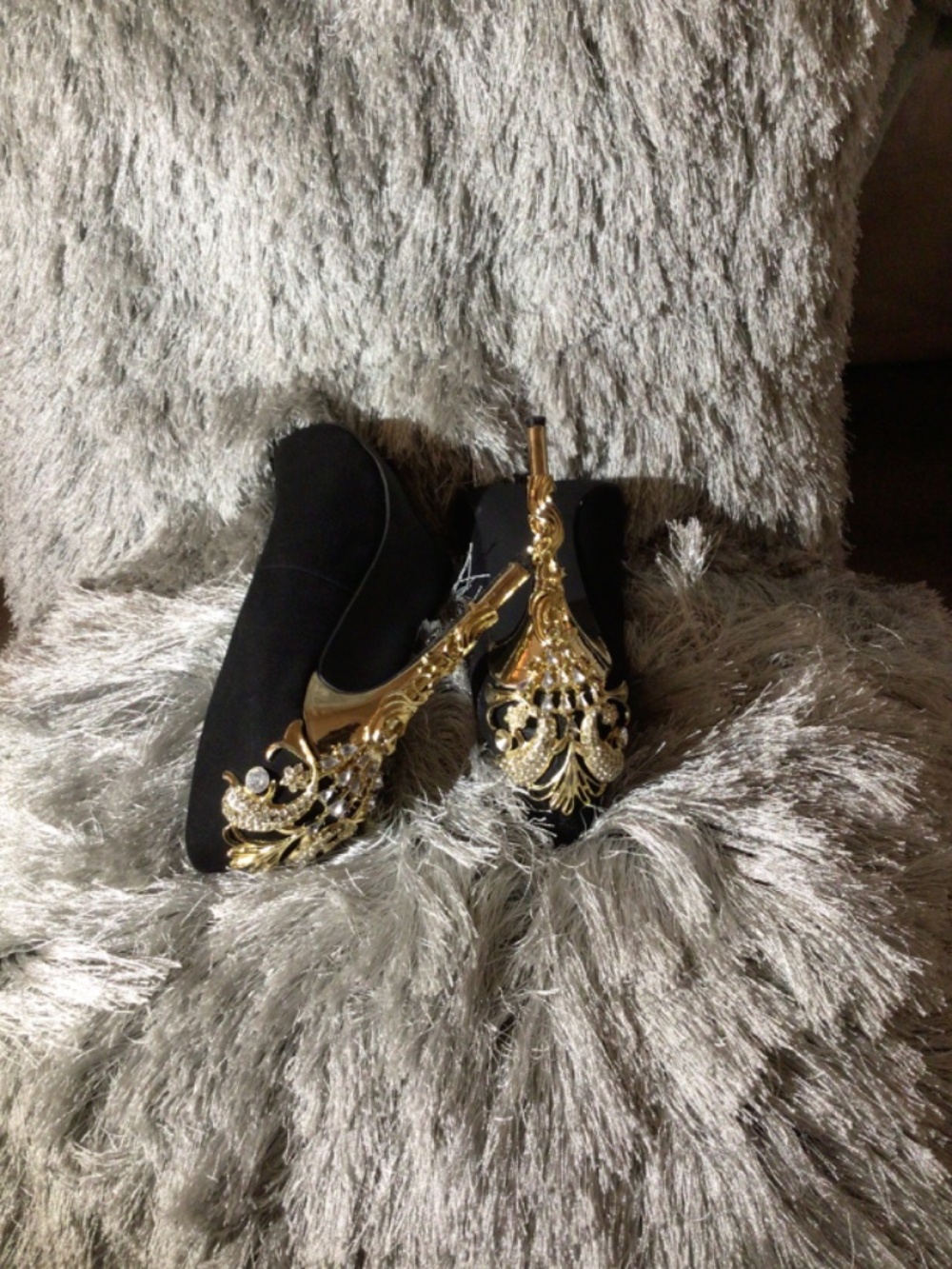 Black pointed toe Satin suede golden rose emblemed heel shoe - Picture 13 of 13